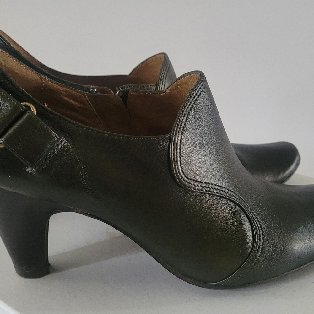 Biviel WOMENS 37.5 / US 6.5 Retro Forrest Green Leather Shoes Cone Pump Mid Heel